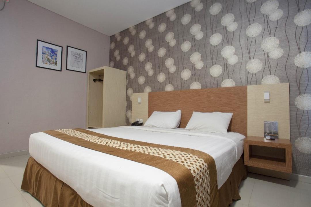 Neo Cempaka Hill Hotel Jembel Esterno foto