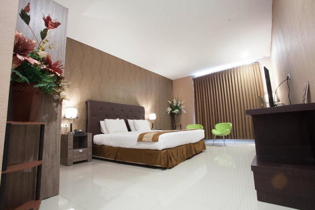 Neo Cempaka Hill Hotel Jembel Esterno foto